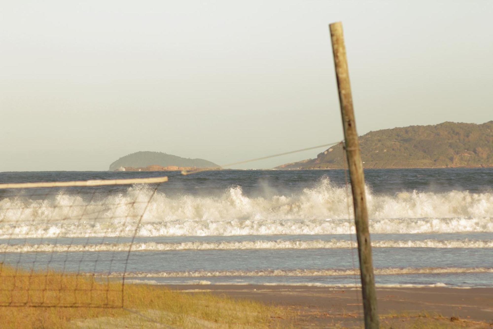 Pousada Recanto Edenico - A Beira Mar Da Praia Ponta Do Papagaio, Palhoca Sc Palhoça Exterior foto